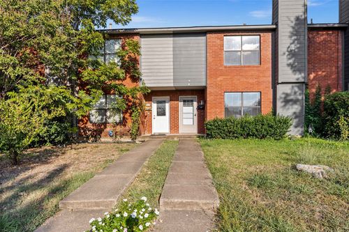 319 Towne House Ln, Richardson, TX, 75081-3525 | Card Image