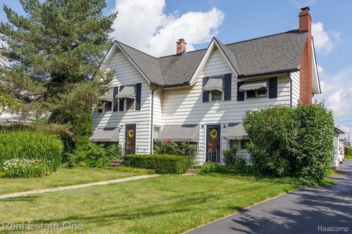 23 W Burdick St, Oxford, MI, 48371-4600 | Card Image