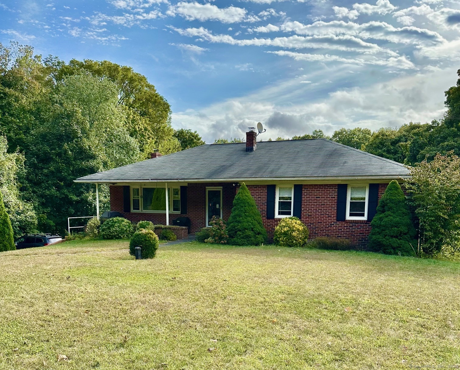 1657 Hartford Turnpike, For Sale in North Haven Zoocasa