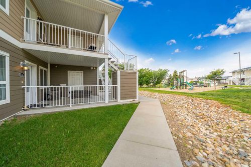 131 Pointe Southlands Se, Medicine Hat, AB, T1B0M5 | Card Image