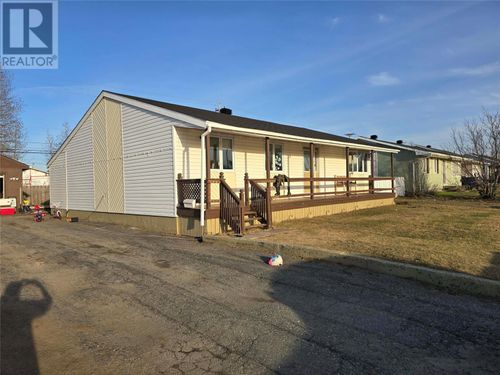 716 Lakeside Dr, Labrador City, NL, A2V1B8 | Card Image