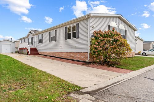 6252 Juliet Blvd, Fenton, MI, 48430-8217 | Card Image