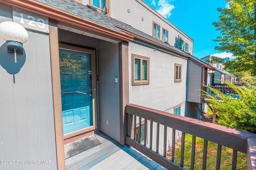 129 Cross Country Ln, Tannersville, PA, 18372-7708 | Card Image