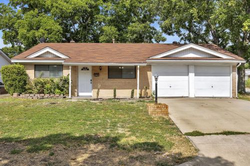 820 Lovers Lane, Grapevine, TX, 76051 | Card Image