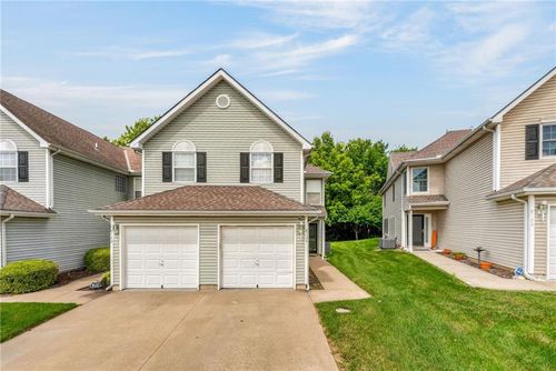 8124 N Elmwood Ave, Kansas City, MO, 64119-8602 | Card Image