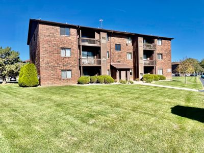 9 - 15727 Peggy Lane, Condo with 2 bedrooms, 1 bathrooms and 2 parking in Oak Forest IL | Image 1