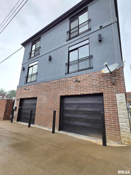 633 Kentucky St, Quincy, IL, 62301-4113 | Card Image