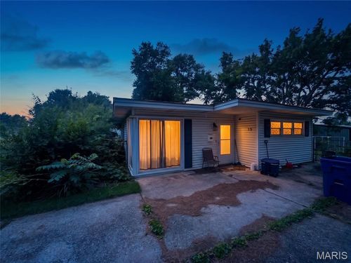 15 Marquette Dr, Florissant, MO, 63031-3847 | Card Image