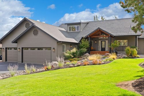 920 Cinnamon Teal Dr, Redmond, OR, 97756-9281 | Card Image