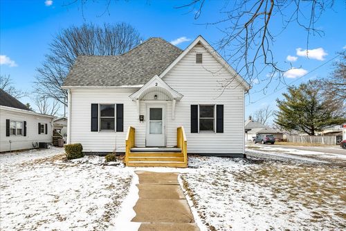 2 S Walnut St, Villa Grove, IL, 61956-1440 | Card Image