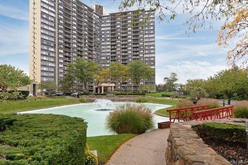 18l-1 Bay Club Dr, Bayside, NY, 11360-2912 | Card Image