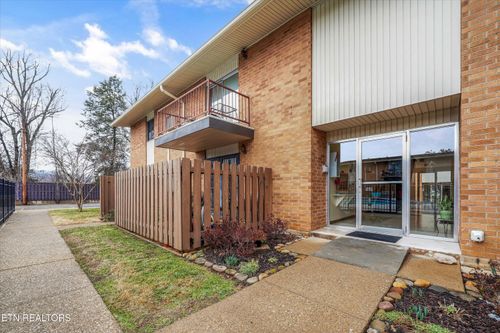 c21-3104 N Broadway St, Knoxville, TN, 37917 | Card Image