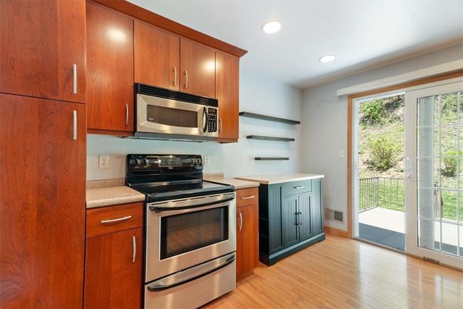 304 Forest Ridge Dr, Townhouse with 2 bedrooms, 2 bathrooms and 2 parking in Pittsburgh PA | Image 9