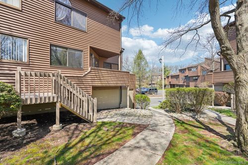 22 Tulip Ct, Nanuet, NY, 10954-3802 | Card Image