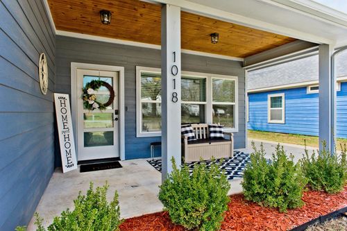 1018 Chase St, Denison, TX, 75020-6917 | Card Image