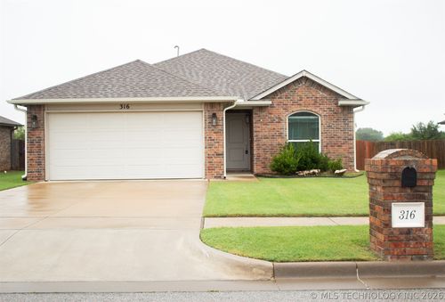 316 48th Ct, Broken Arrow, OK, 74014-2061 | Card Image