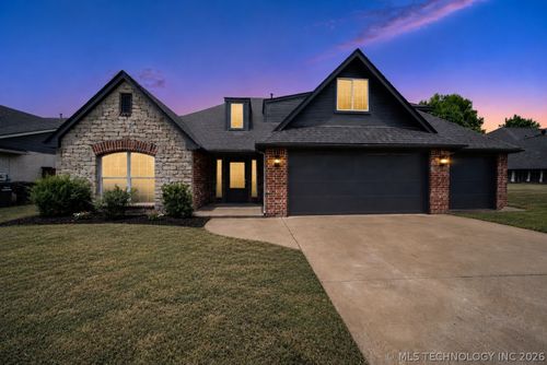 10731 142nd Pl, Collinsville, OK, 74021-3720 | Card Image