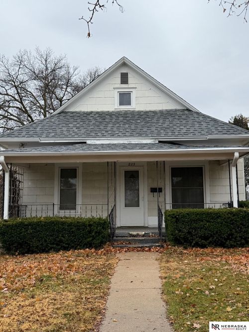 823 8th St, Fairbury, NE, 68352-2427 | Card Image