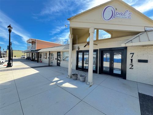 708-712 Cedar St, Cedar Hill, TX, 75104-4606 | Card Image