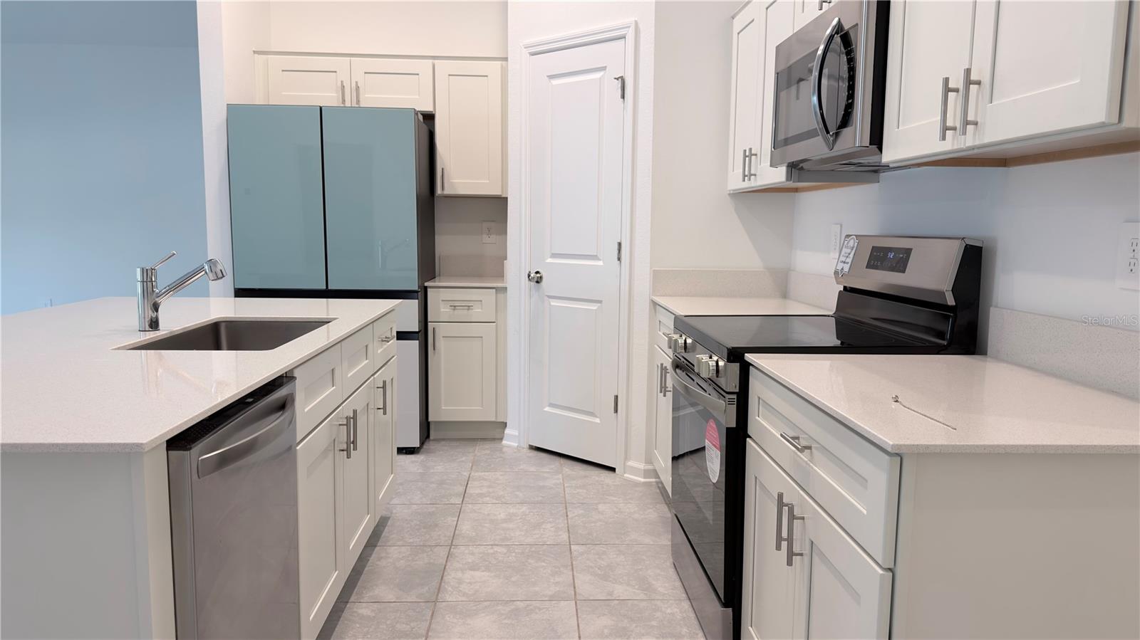 Residential Lease in EAGLE LAKE 5