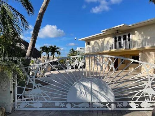201 Wildwood Cir, Key Largo, FL, 33037-4220 | Card Image