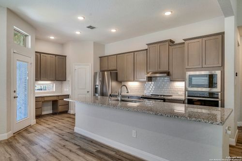 920 Kauri Clfs, Cibolo, TX, 78108-3975 | Card Image