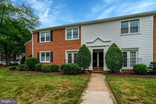 a-2637 S Walter Reed Dr, ARLINGTON, VA, 22206-1232 | Card Image