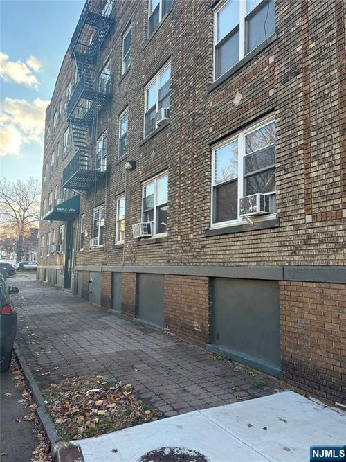 133 Maple Ave, East Orange, NJ, 07017-4317 | Card Image