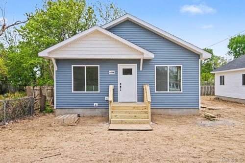 6056 Pearl St, Burton, MI, 48509-2219 | Card Image