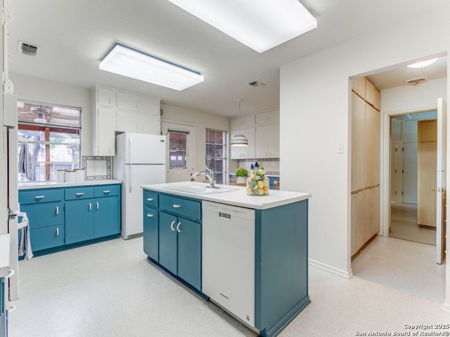 206 Sir Arthur Ct, House other with 4 bedrooms, 4 bathrooms and null parking in Castle Hills TX | Image 10