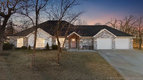 10556 Cross Oaks Dr, Skiatook, OK, 74070-5632 | Card Image