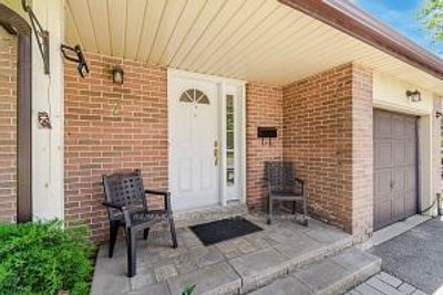 7 Basildon Cres, House other with 4 bedrooms, 3 bathrooms and 5 parking in Brampton ON | Image 3