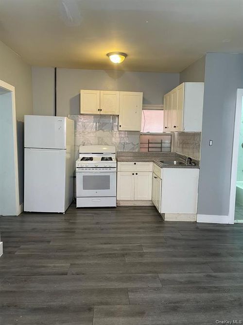 1038 224th St, Bronx, NY, 10466-4802 | Card Image