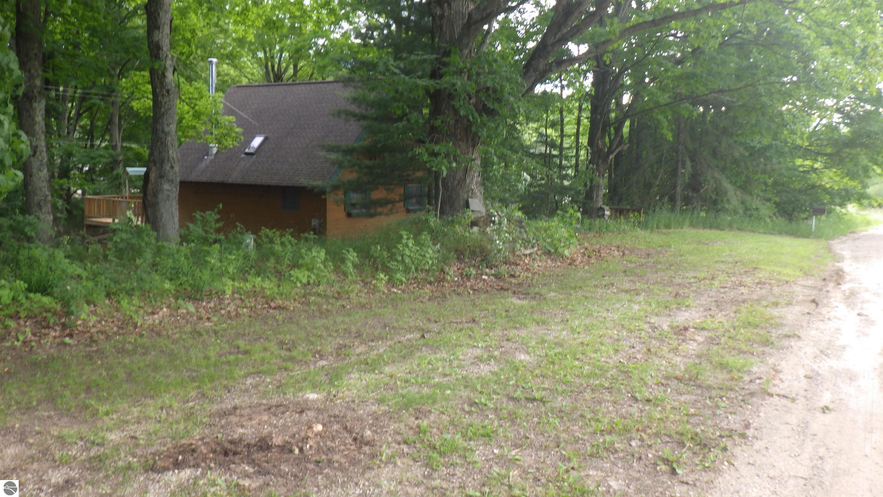 Fawn Dr, Cadillac, MI 49601