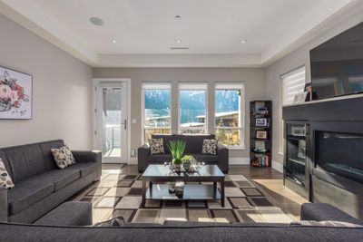 38544 Sky Pilot Dr, House other with 6 bedrooms, 5 bathrooms and 6 parking in Squamish BC | Image 3