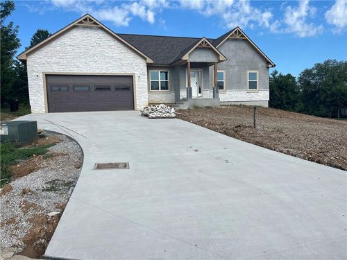 800 Cedrus Ln, Blue Springs, MO, 64014-5252 | Card Image