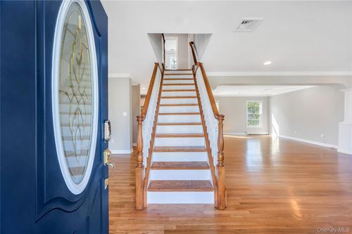 131 Carol Rd, East Meadow, NY, 11554-1337 | Card Image