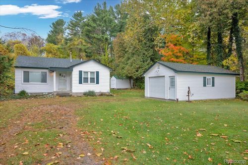 5036 Lakeshore Rd, Lexington, MI, 48450-9307 | Card Image