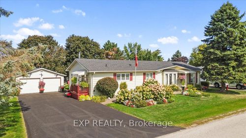 36 Juno Cres, Sutton West, ON, L0E1R0 | Card Image