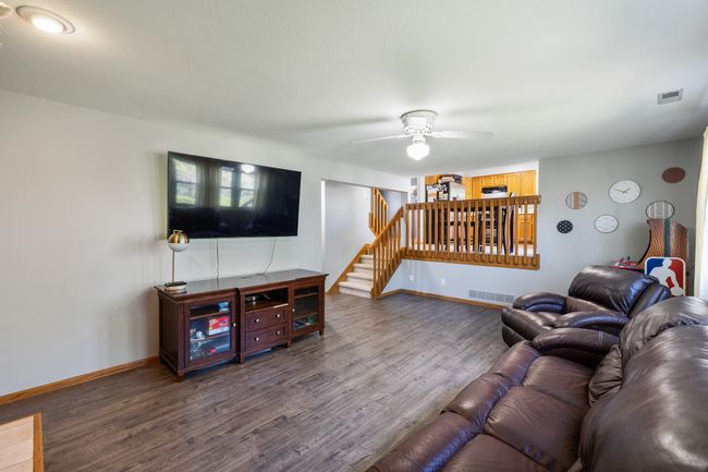 6923 Northview Dr, Home with 3 bedrooms, 3 bathrooms and null parking in Urbandale IA | Image 12