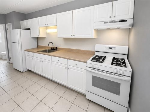 3-94 Cowesett Ave, West Warwick, RI, 02893-3257 | Card Image