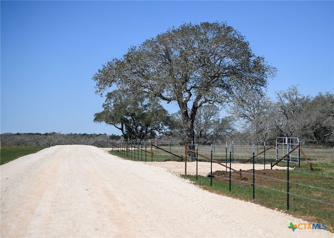 926 Main Loop Road, Home with 0 bedrooms, 0 bathrooms and null parking in Waelder TX | Image 5
