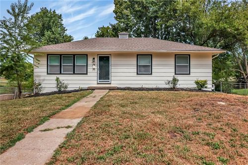 403 Nw Lakeview Rd, Blue Springs, MO, 64014-2738 | Card Image