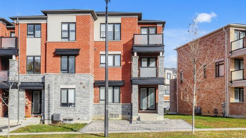 393 William Graham Dr, Aurora, ON, L4G0Z9 | Card Image