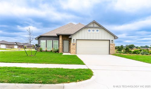 2430 W South St, Collinsville, OK, 74021-5014 | Card Image