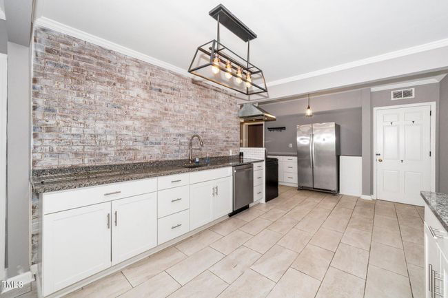 16-web-or-mls-208 S Andrews (11 of 37) | Image 16