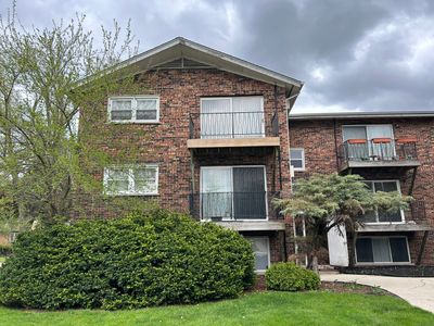 309 - 4545 Prescott Avenue, Condo with 2 bedrooms, 1 bathrooms and 2 parking in Lyons IL | Image 2