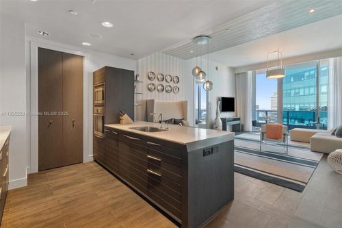 apt-5211-200 Biscayne Boulevard Way, Miami, FL, 33131-2167 | Card Image