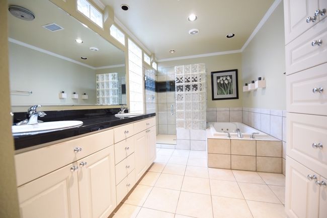13021 Mitchwin Rd, House other with 3 bedrooms, 2 bathrooms and null parking in Farmers Branch TX | Image 14