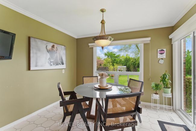1076 Roxborough Dr, House other with 4 bedrooms, 3 bathrooms and 2 parking in Oakville ON | Image 15